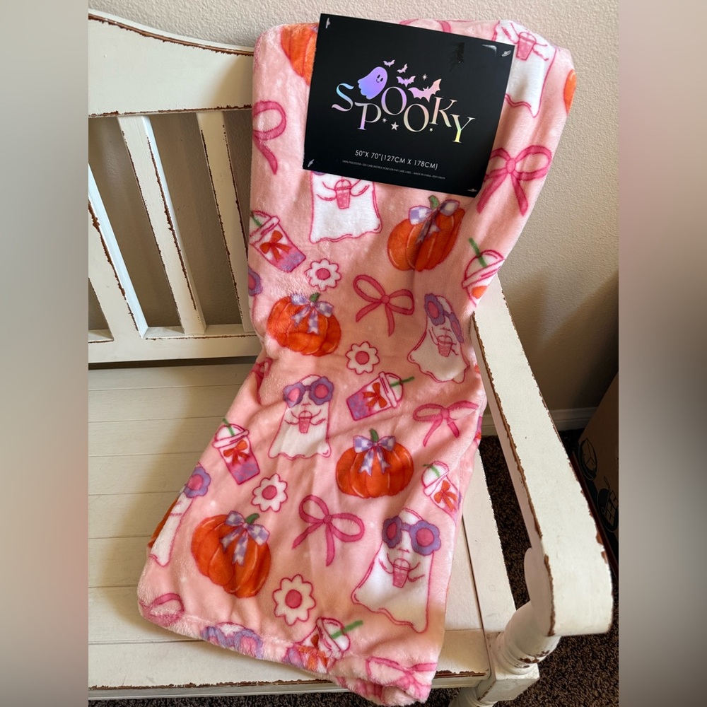 Pink NWT Halloween Blanket‎ with Ghost w/ Glasses, Starbucks Cup & Bows Throw